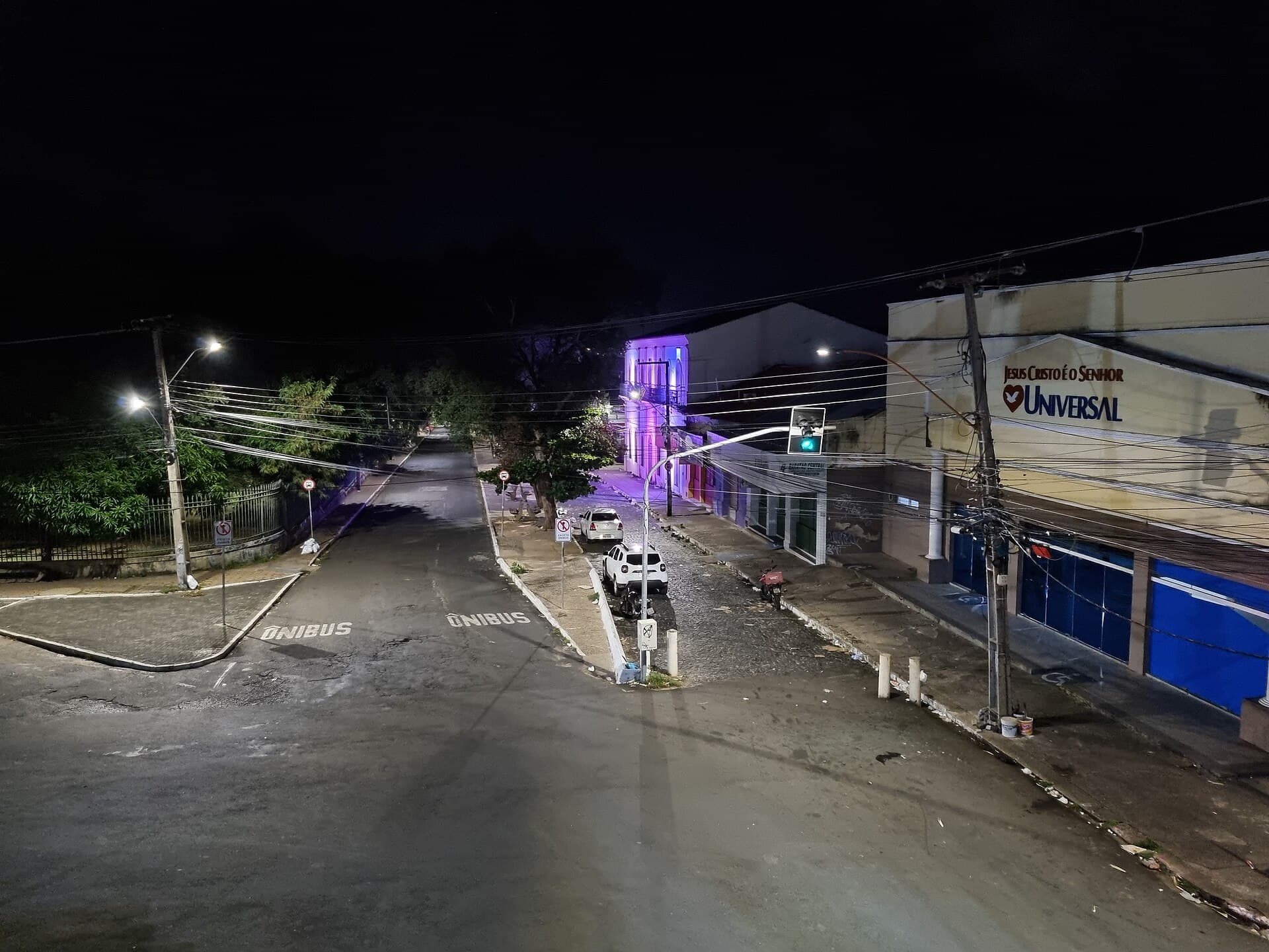 Rua do Centro de Teresina à noite.